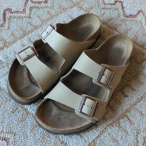 Birkenstock Arizona Tan size 10